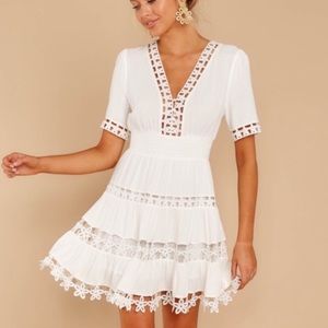 Women white Dress from Red Dress Boutique Size S in excellent condition